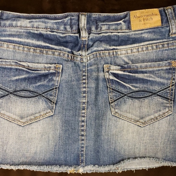 💋Abercrombie & Fitch Denim Mini Skirt - Picture 5 of 8